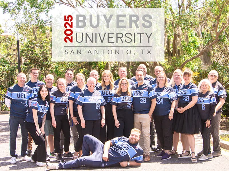 Members and supplier partners gathered for the Buyers University Summit group photograph
